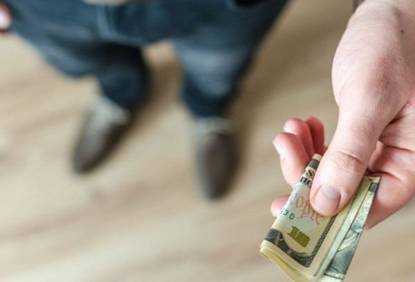 Do You Tip Carpet Installers? When, Why, and How Much